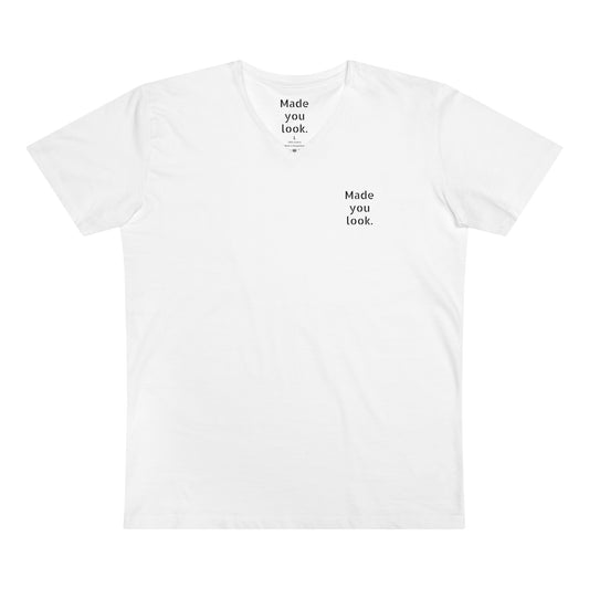 Made you look. Herren V-Neck Shirt, Weiß