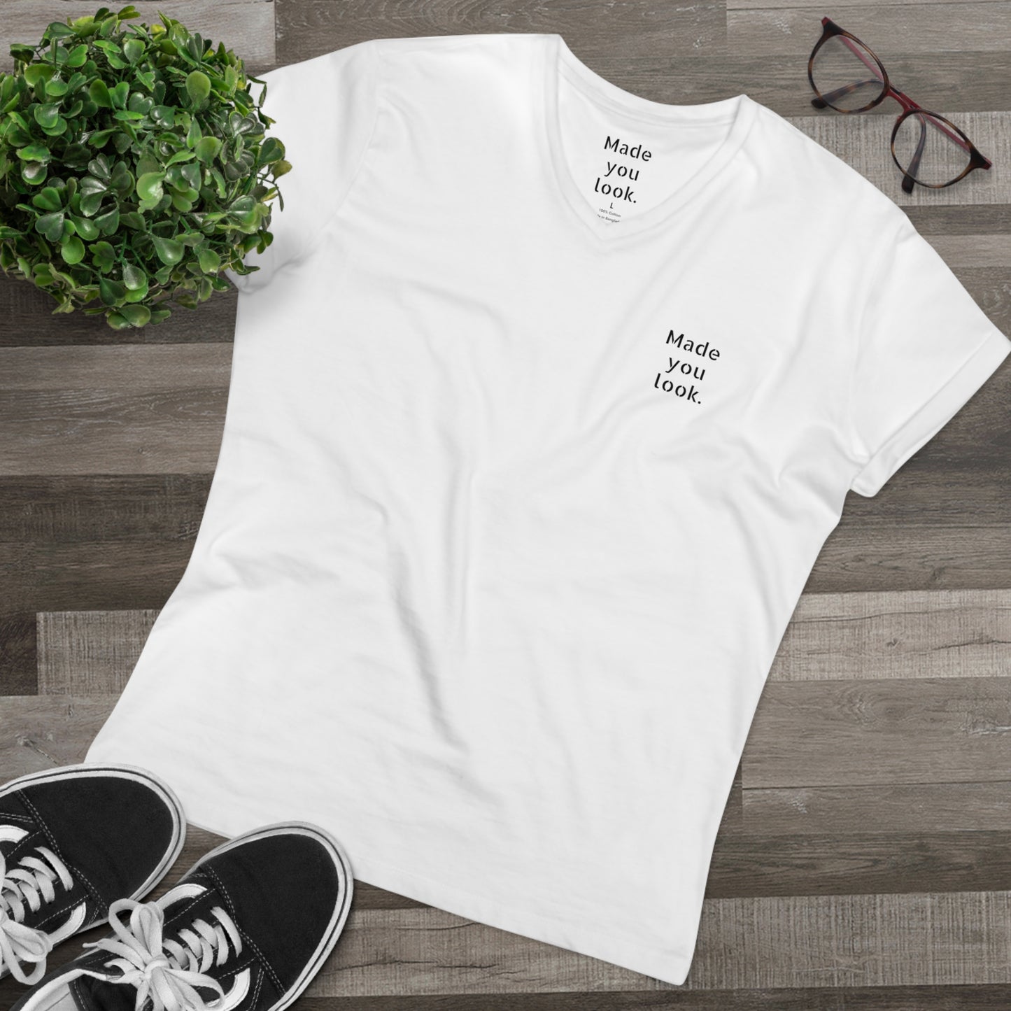 Made you look. Herren V-Neck Shirt, Weiß