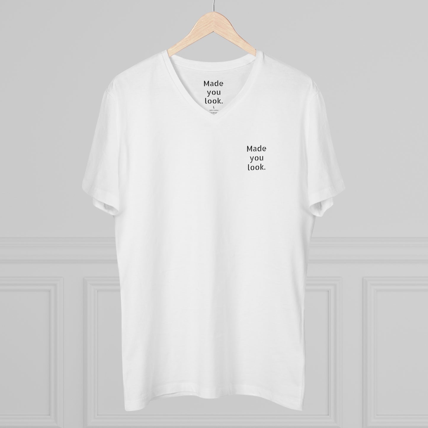 Made you look. Herren V-Neck Shirt, Weiß
