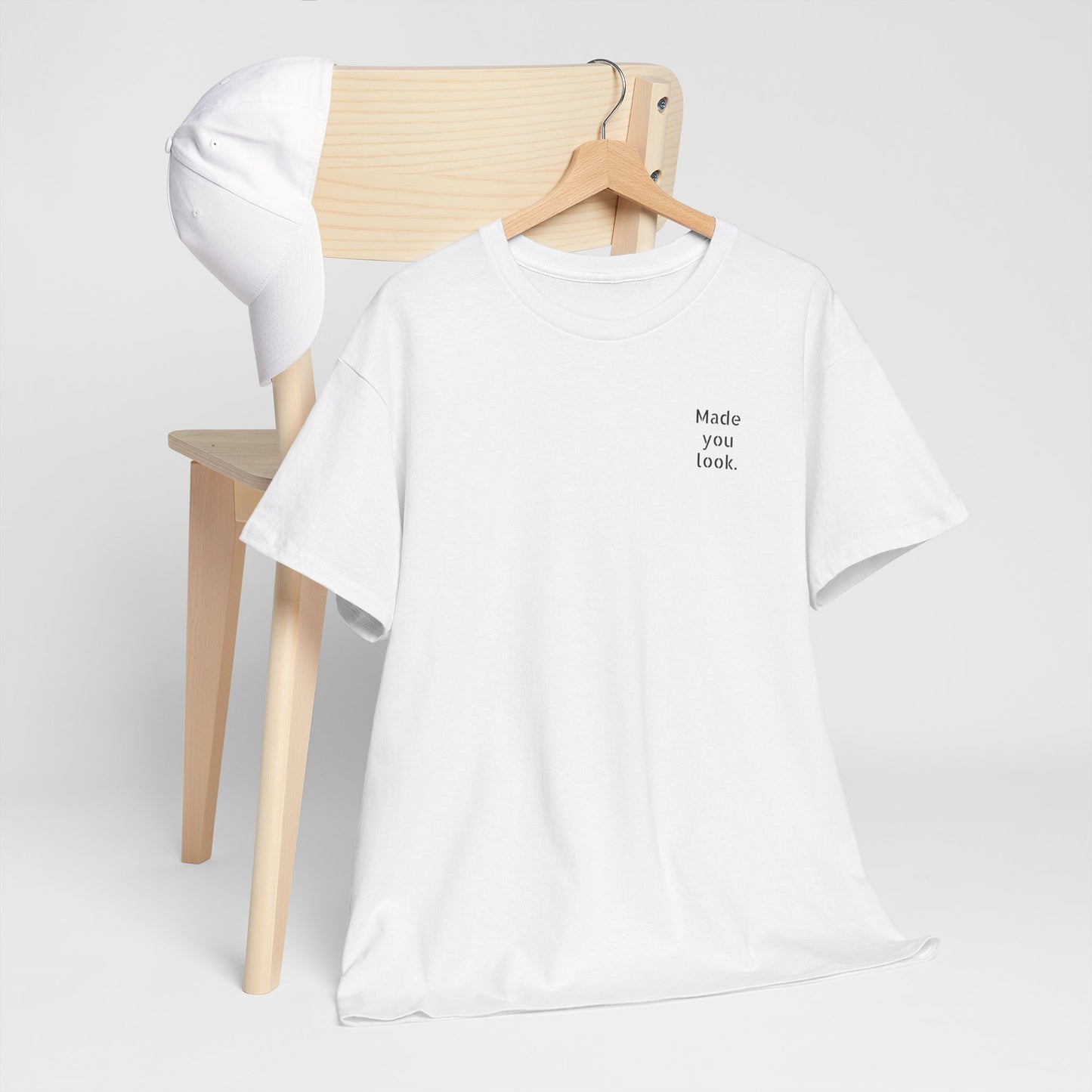 Made You Look. Tshirt unisex, Logo gedruckt, 12 Farben